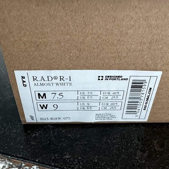 BNIB RAD RUNNERS R 1 ALMOST WHITE SZ 9 - Picture 3 of 3